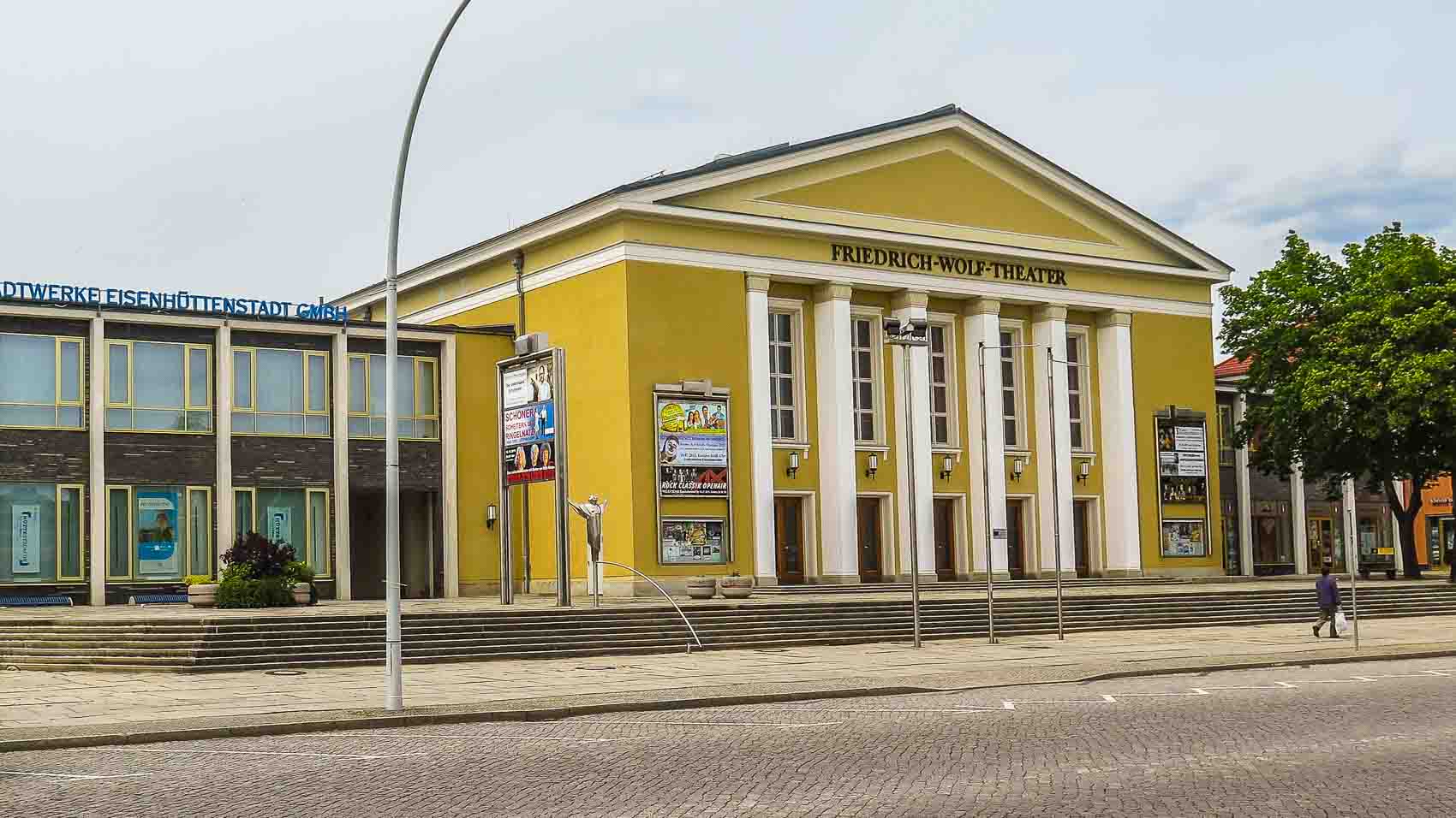 Friedrich Wolf Theater Eisenhüttenstadt DDR Architektur