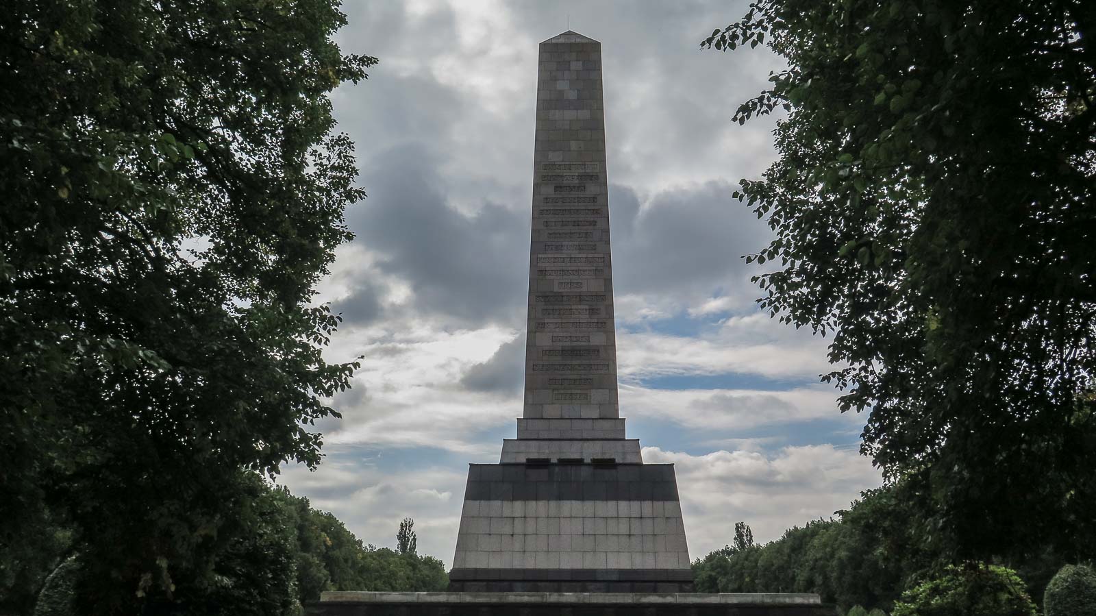 Obelisk Sowjetisches Ehrenmal Schönholzer Heide Berlin