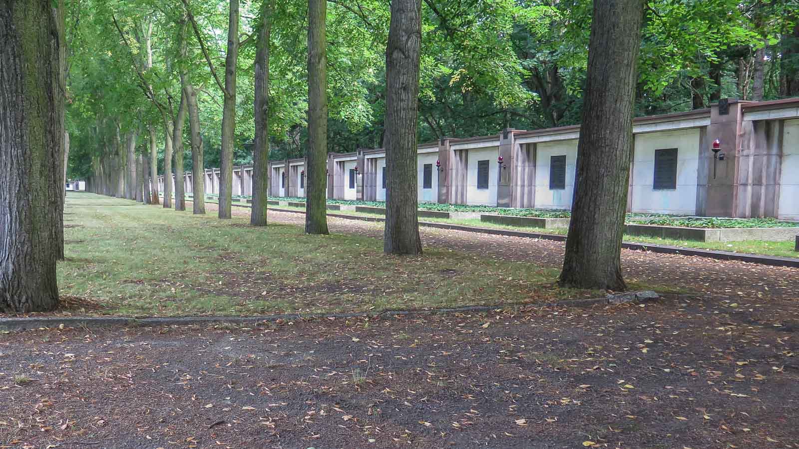 Sowjetischer Soldatenfriedhof Schönholzer Heide Berlin