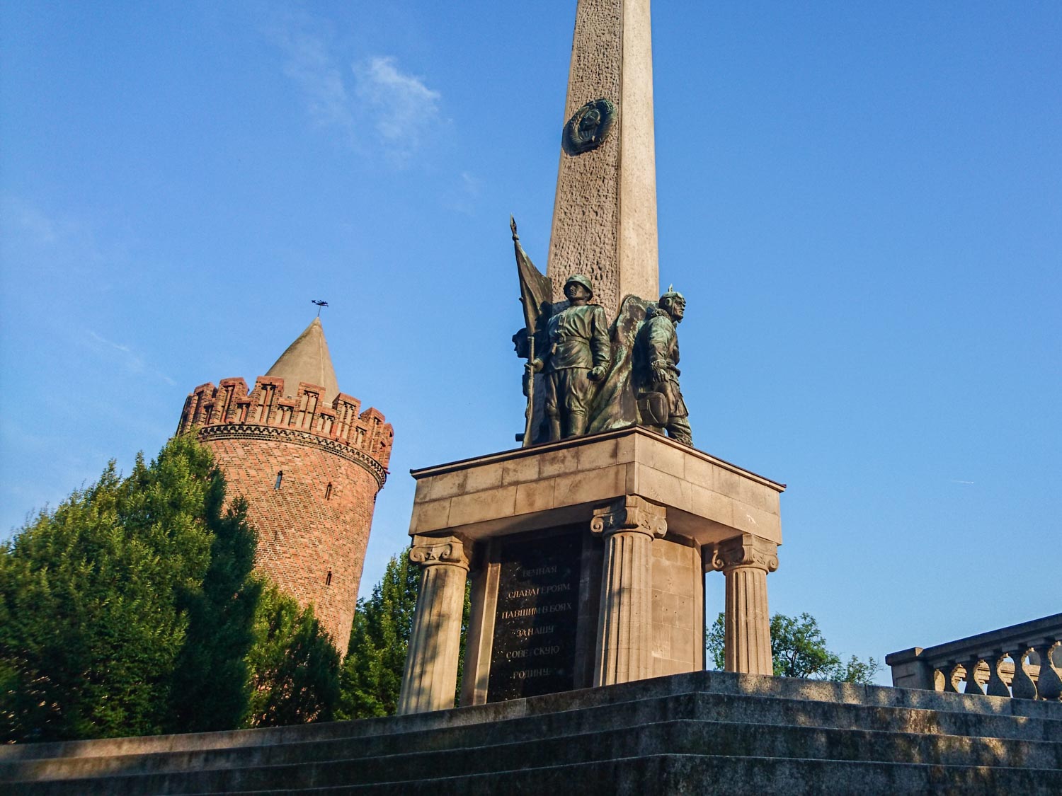 Sowjetisches Ehrenmal Brandenburg Havel Stadtführung mit Rad