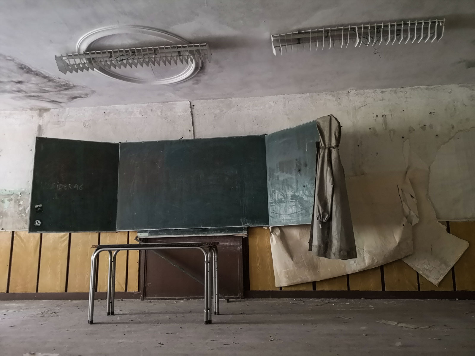 Tafel Lost Places sowjetische Schule